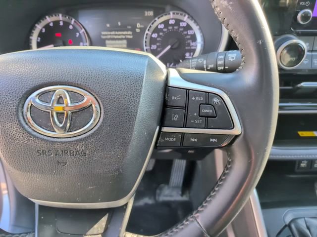 Used 2024 Toyota Highlander XLE image 18