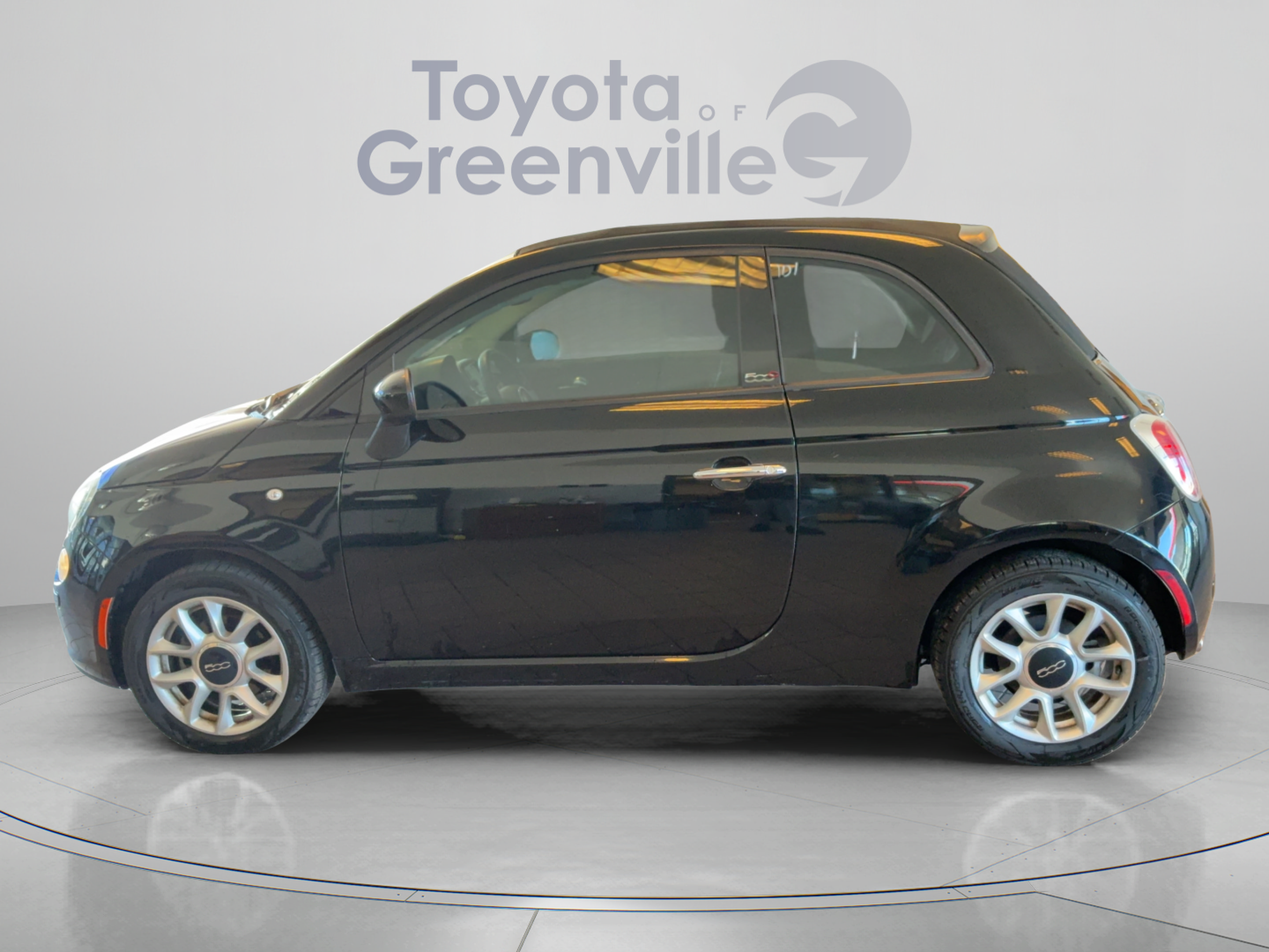 Used 2017 FIAT 500 Pop FWD image 2
