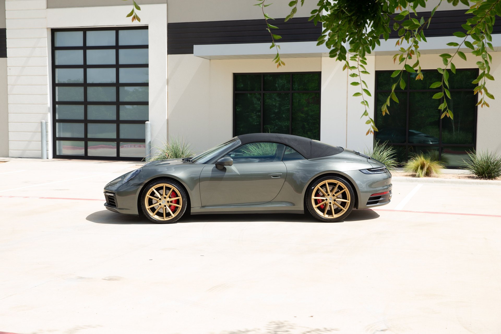 Used 2021 Porsche 911 Carrera S w/ Premium Package RWD image 38