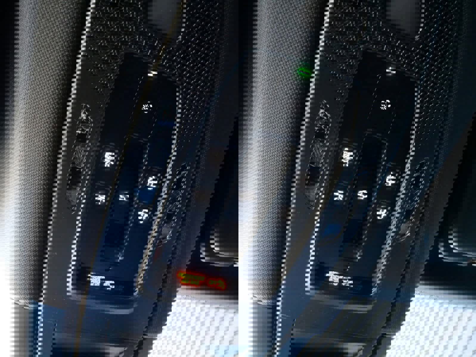 New 2025 Porsche Cayenne image 18