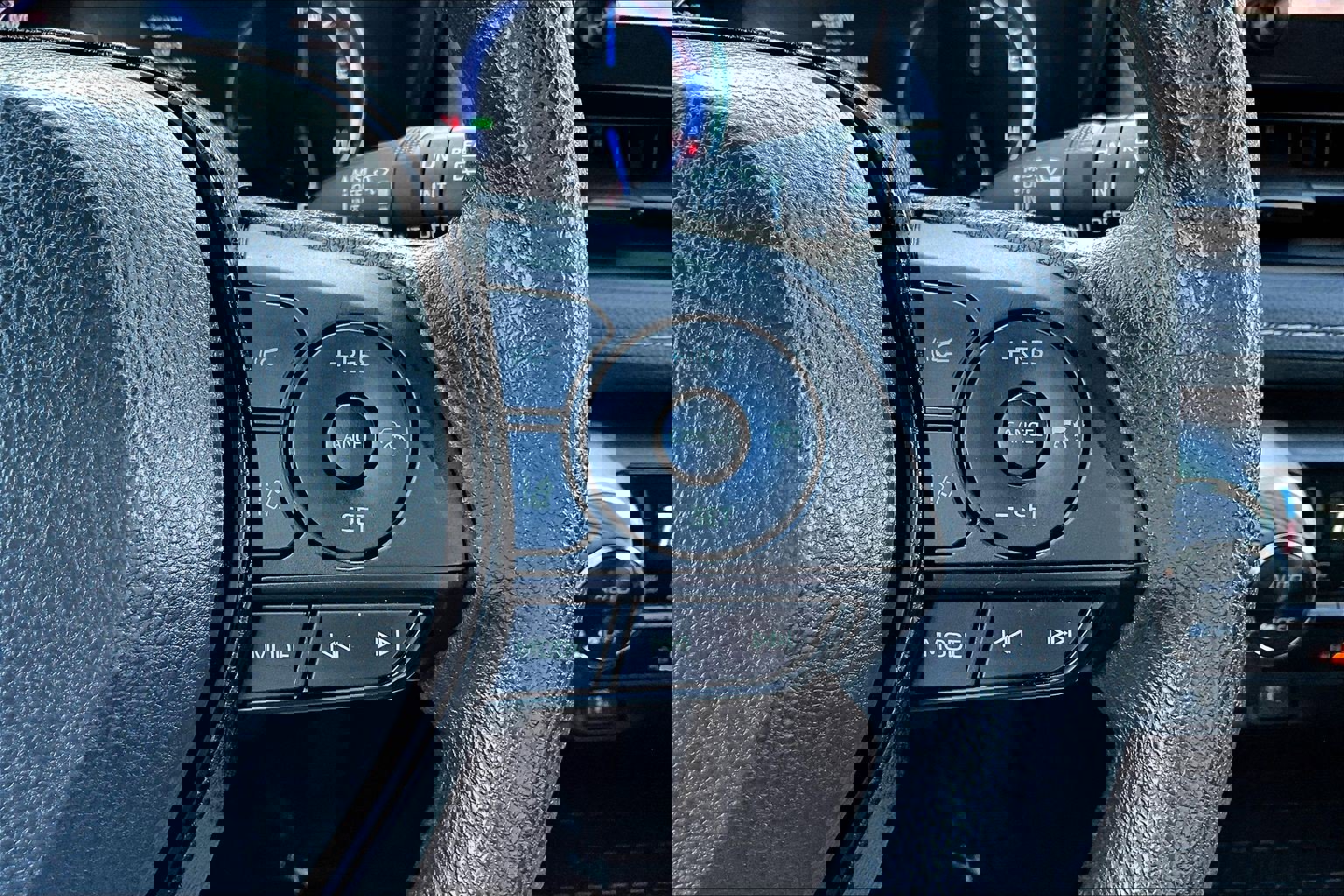 Used 2025 Toyota RAV4 XLE image 18