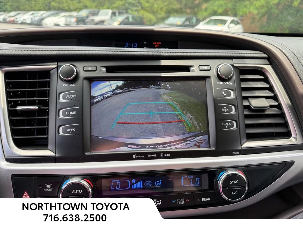 Used 2018 Toyota Highlander Plus AWD/4WD image 9
