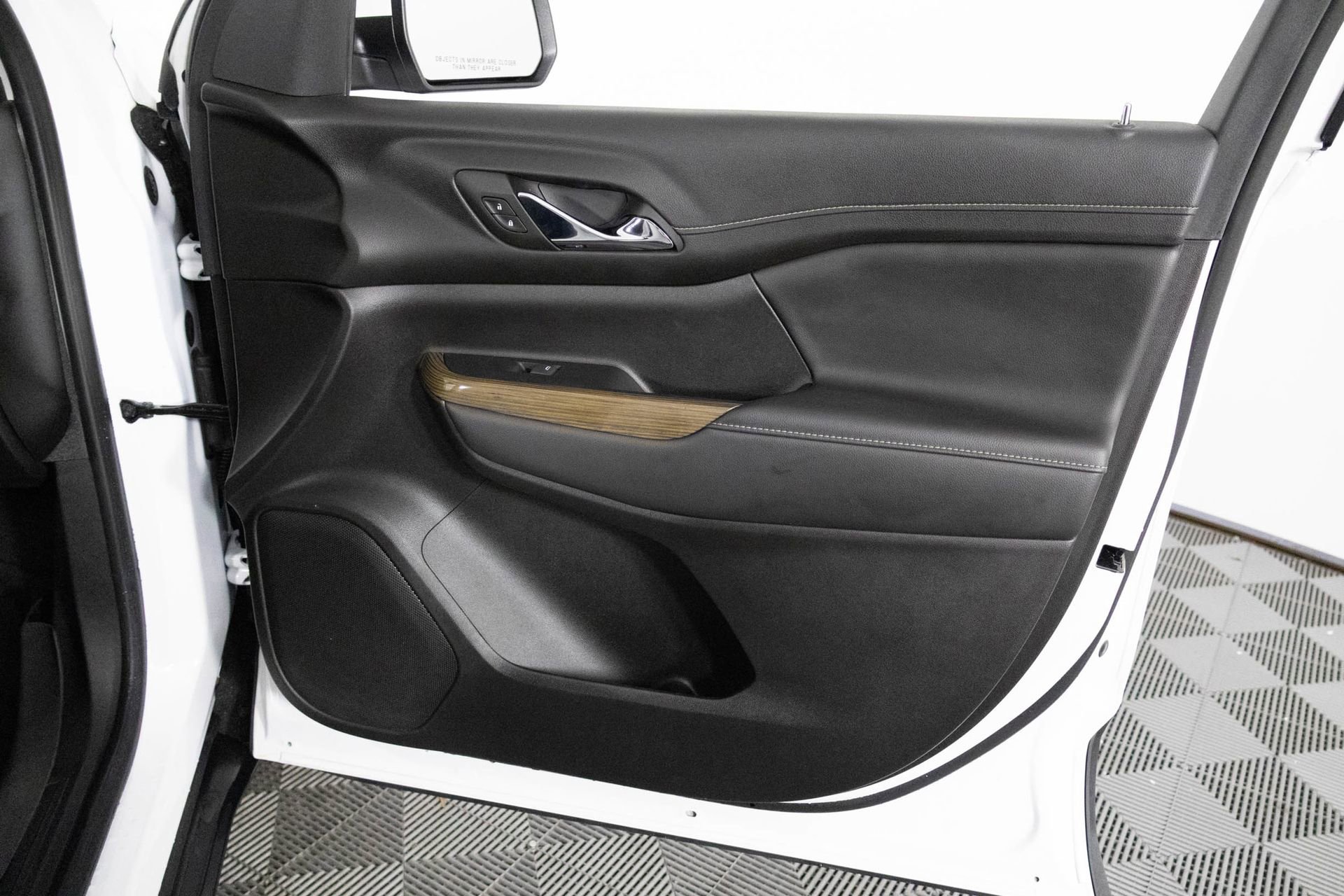 Certified 2023 GMC Acadia SLE w/ Driver Convenience Package image 44