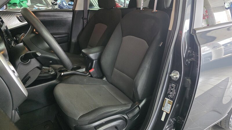 Used 2023 Kia Soul LX w/ LX Technology Package FWD image 10
