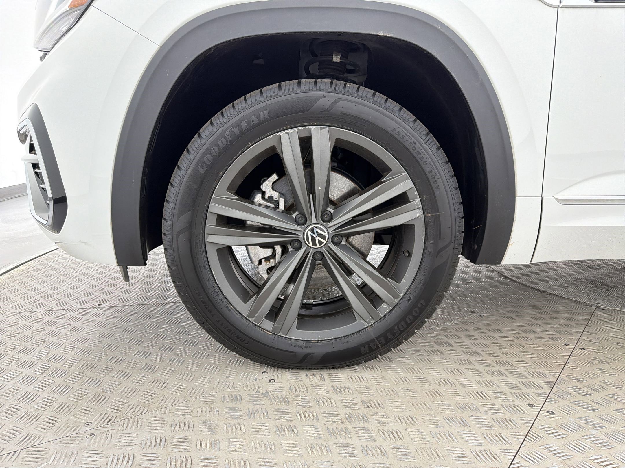 Used 2022 Volkswagen Atlas Cross Sport SEL R-Line image 11