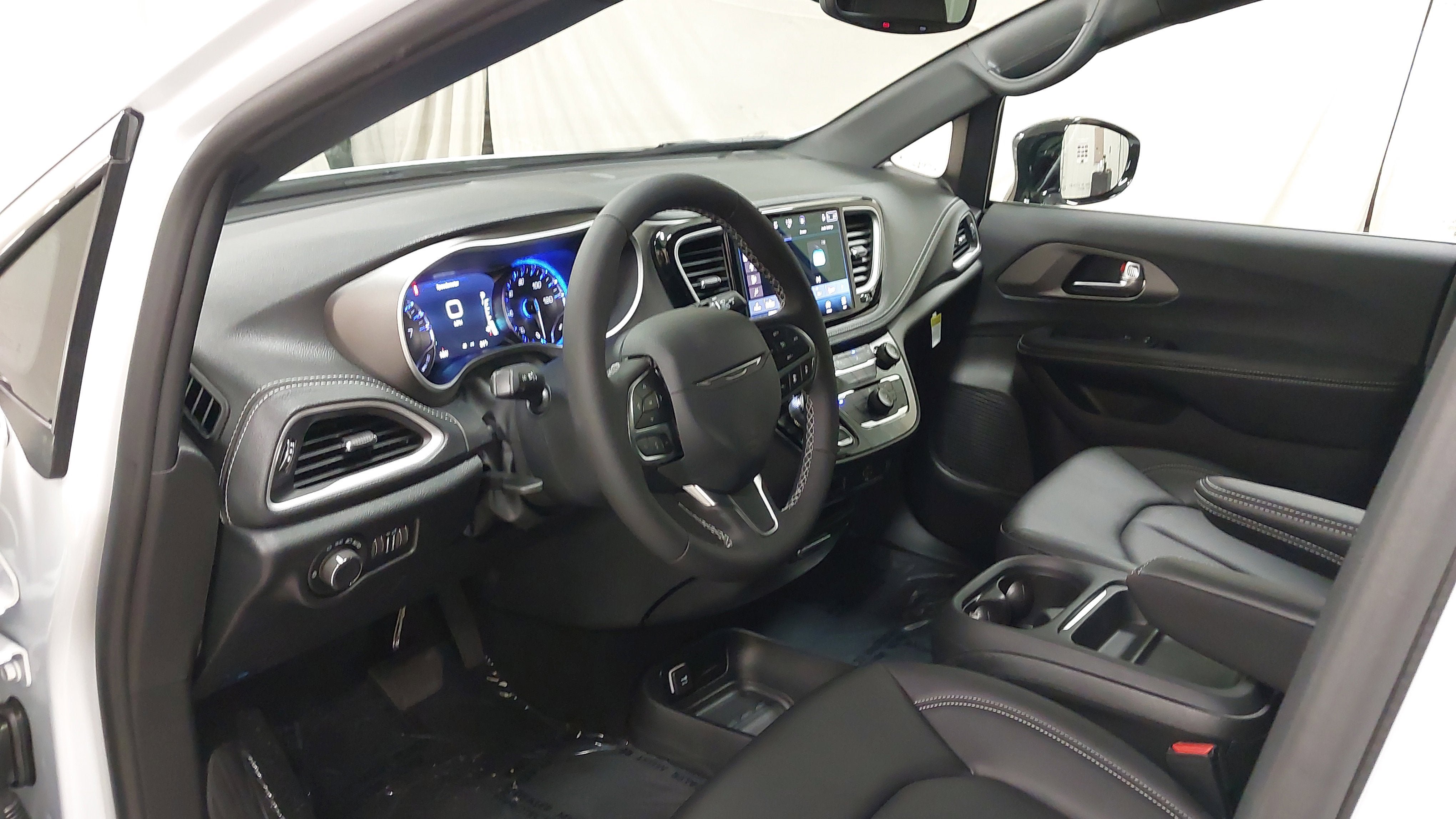 New 2027 Chrysler Pacifica Select FWD image 18