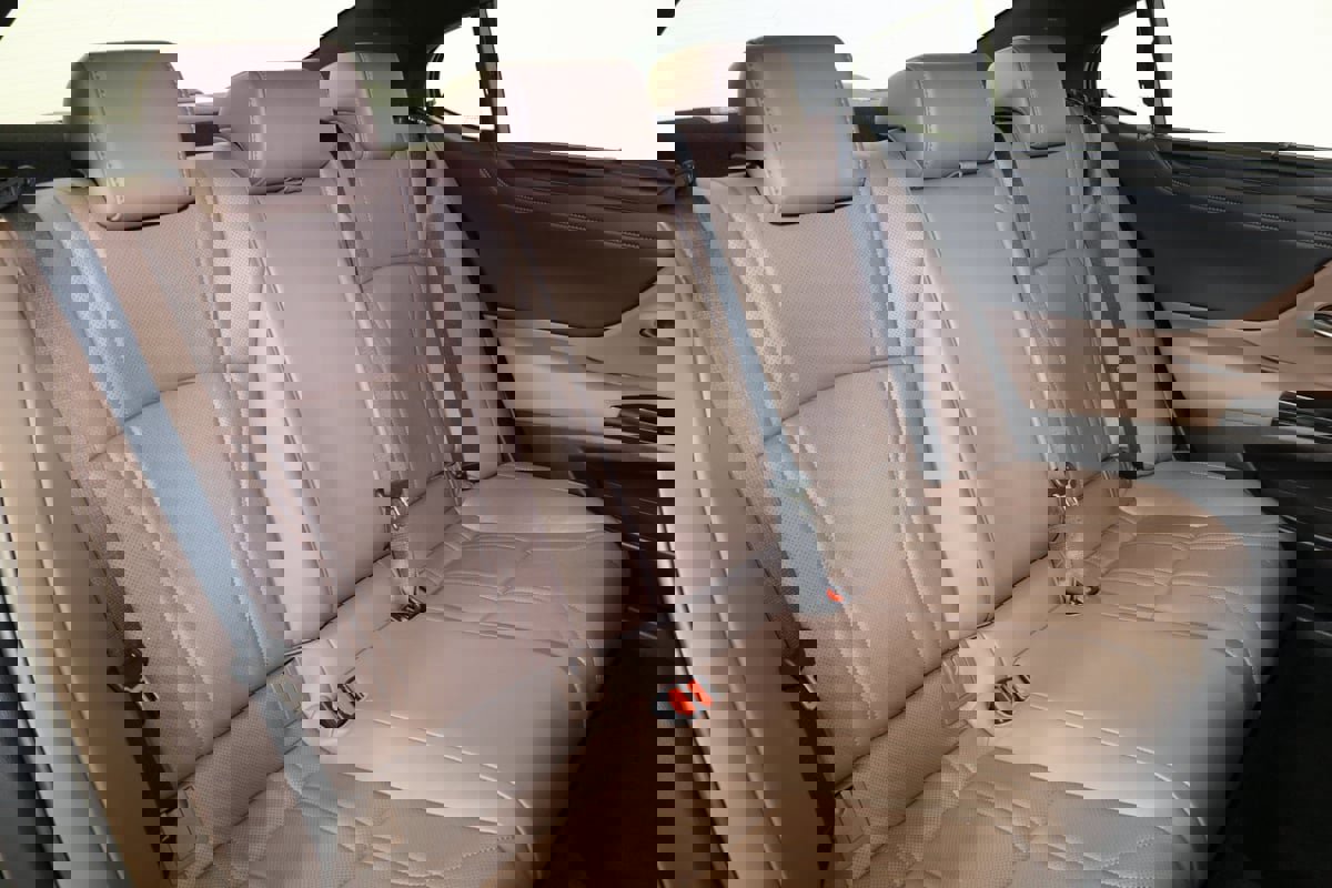 Used 2024 Lexus ES 350 Ultra Luxury w/ Accessory Package (Z2) image 43