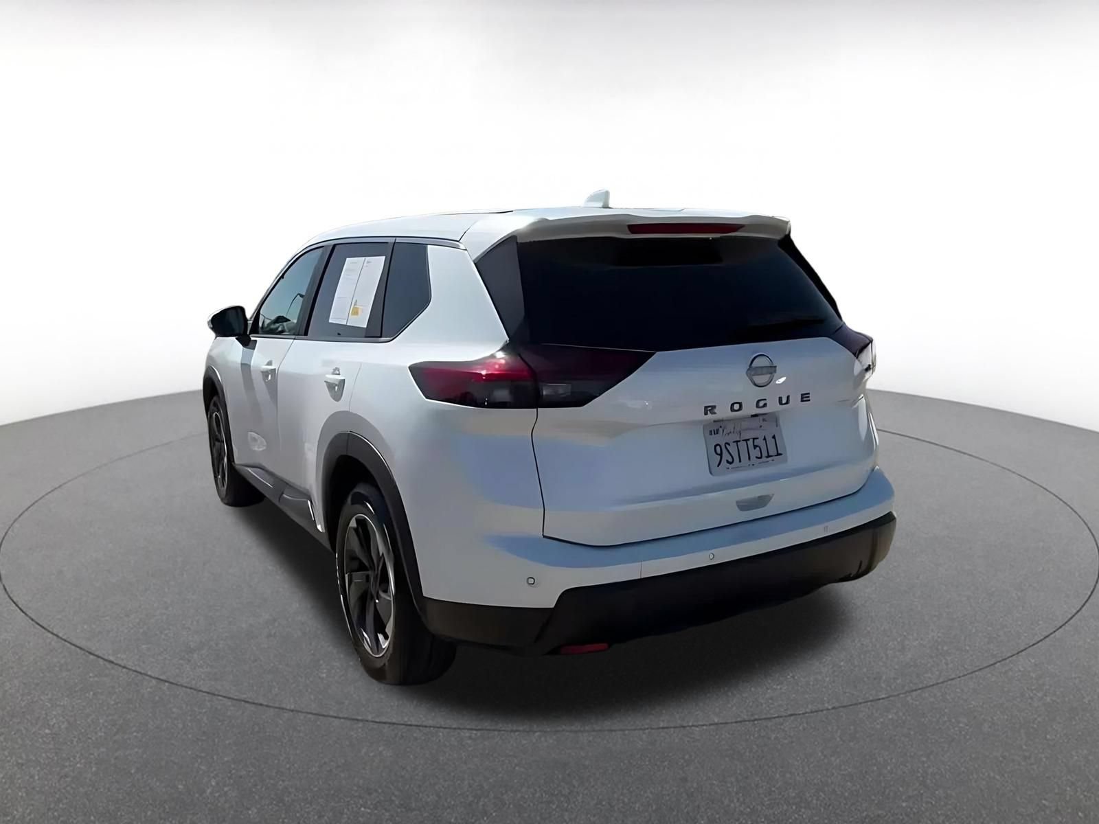 Used 2025 Nissan Rogue SV FWD image 10