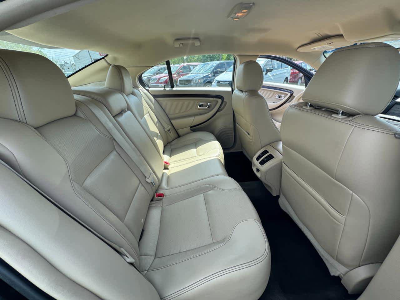Used 2016 Ford Taurus Limited FWD image 27
