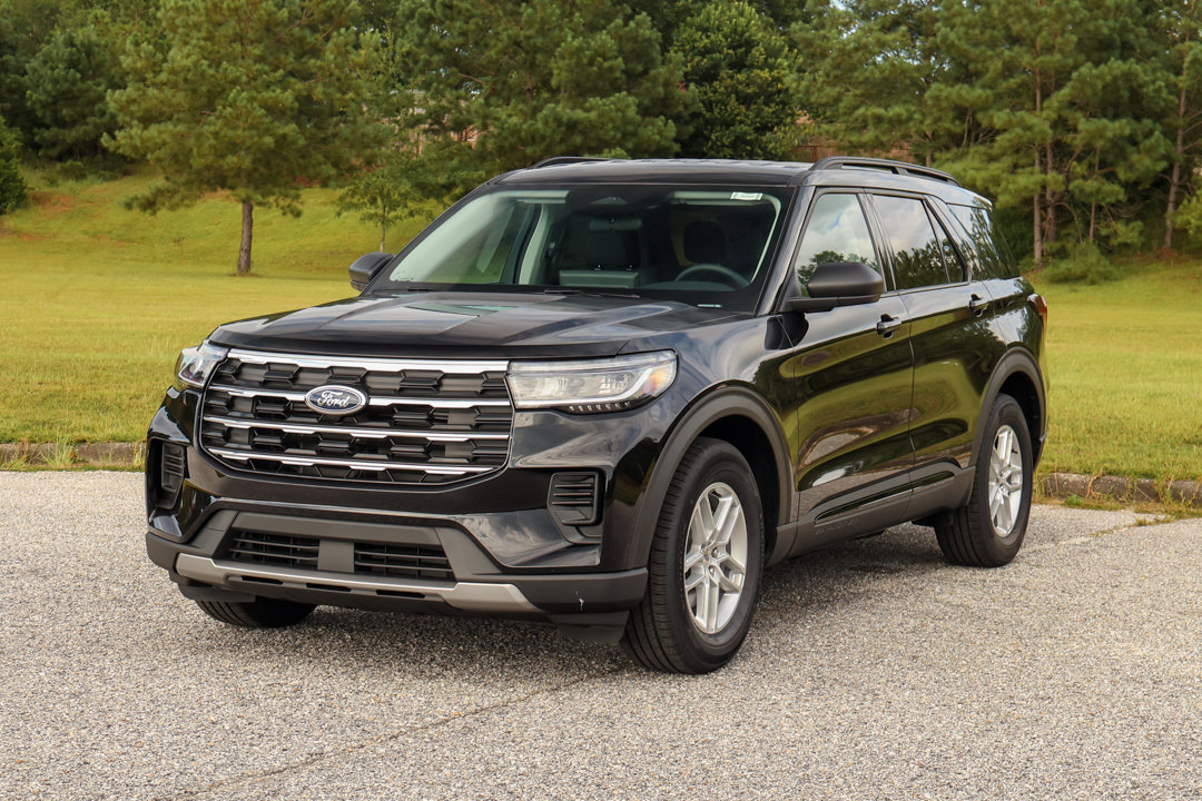 New 2026 Ford Explorer Active RWD image 3
