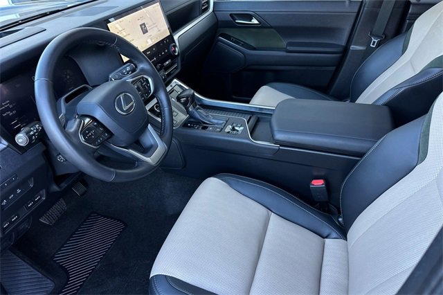 Used 2025 Lexus GX 550 image 11