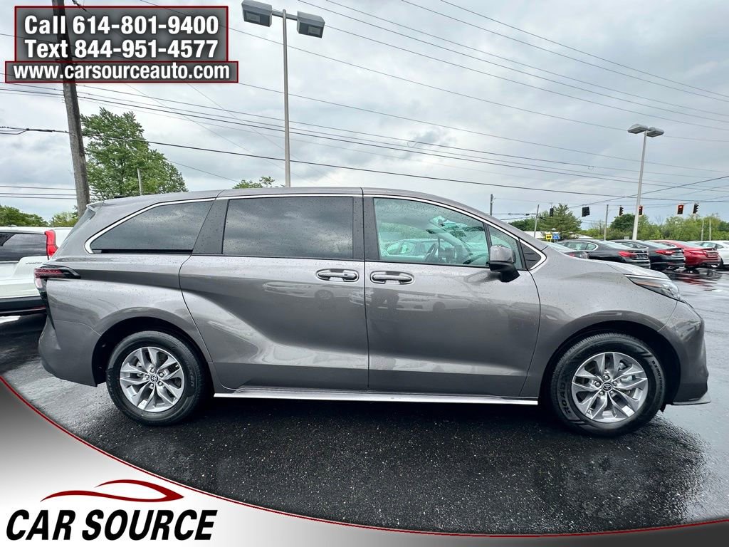Used 2024 Toyota Sienna LE FWD image 7