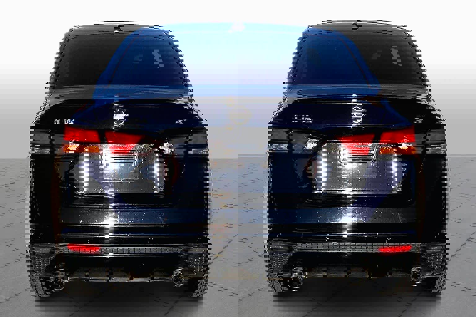 Used 2023 Nissan Altima 2.5 SV w/ SV Premium Package image 4