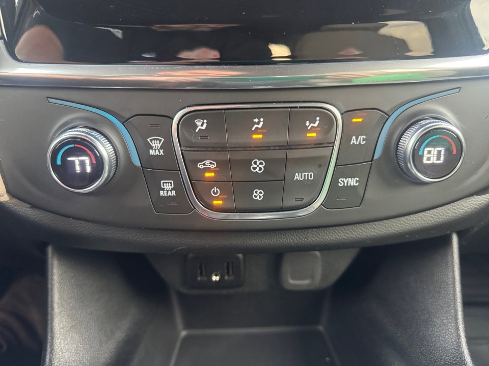 Used 2022 Chevrolet Traverse LS image 21