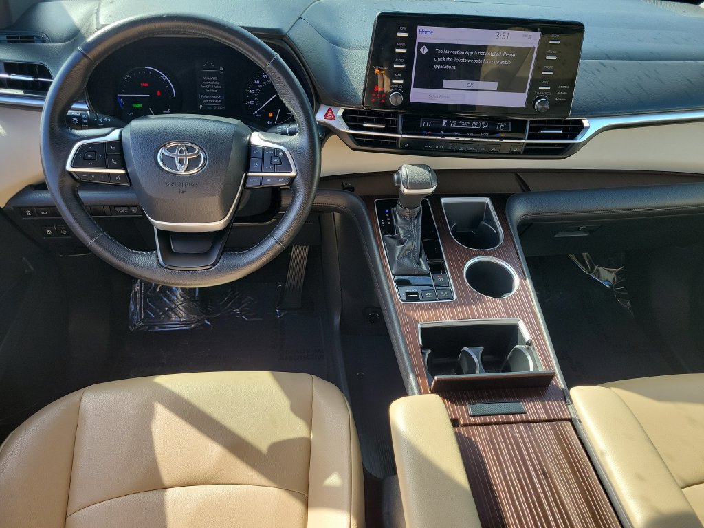 Certified 2021 Toyota Sienna XLE FWD image 26