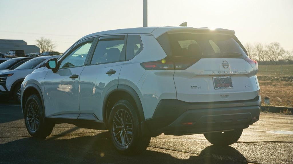 Used 2023 Nissan Rogue S image 7