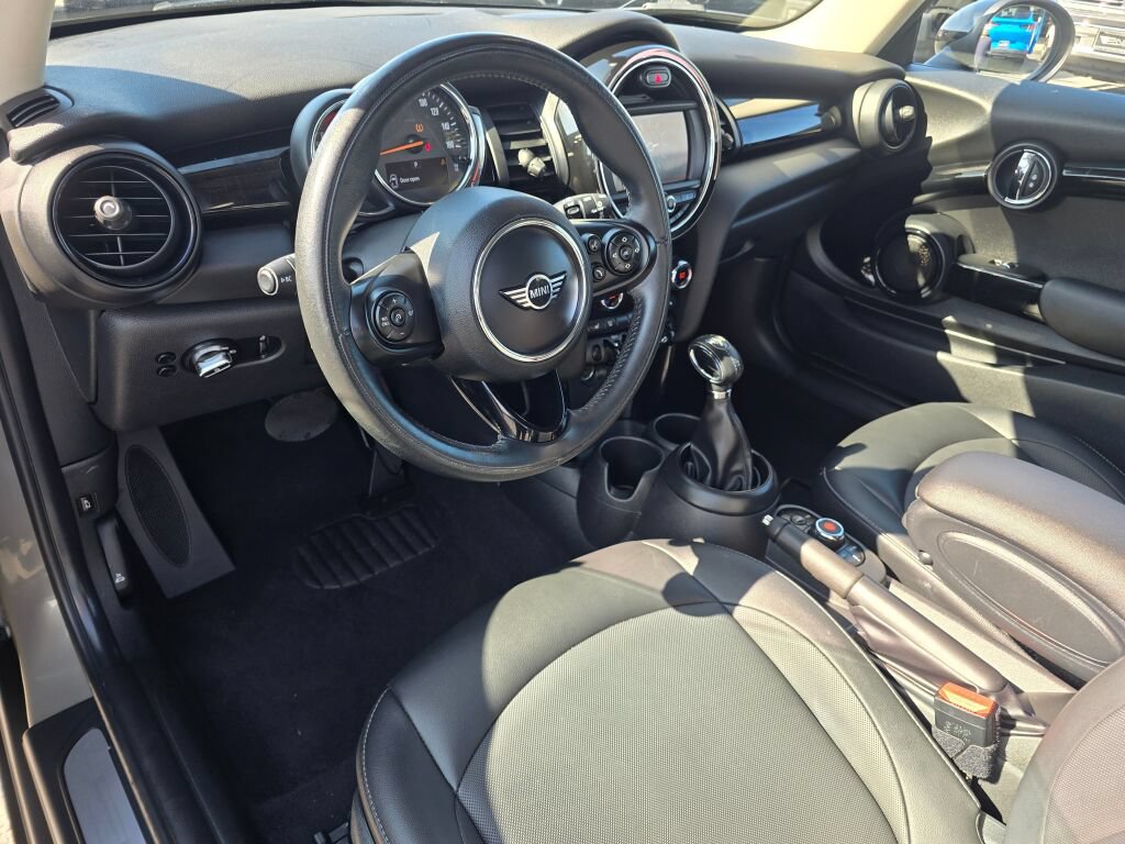 Used 2019 MINI Cooper 2-Door Hardtop FWD image 2