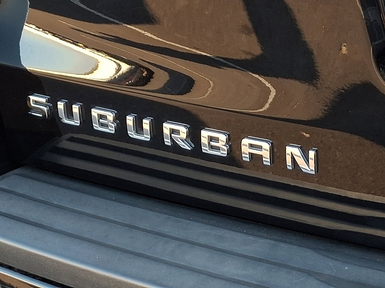 Used 2018 Chevrolet Suburban LT image 31