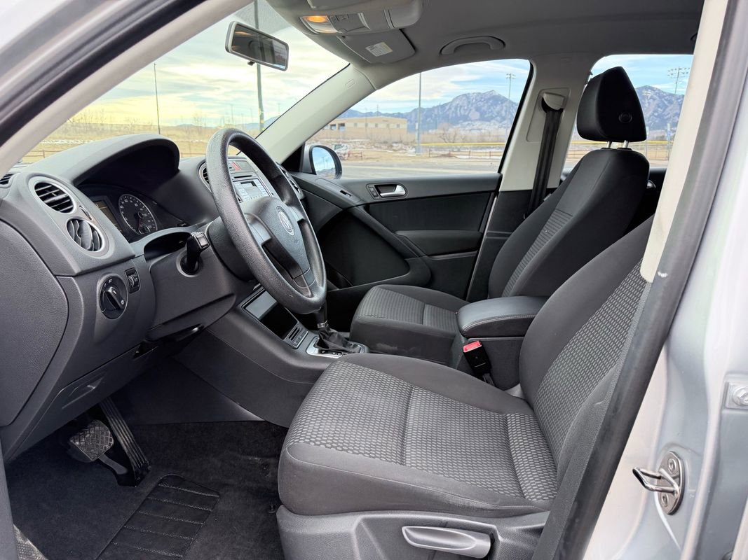 Used 2010 Volkswagen Tiguan S image 10