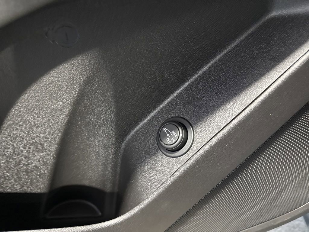 Used 2020 Chevrolet Equinox LT image 35