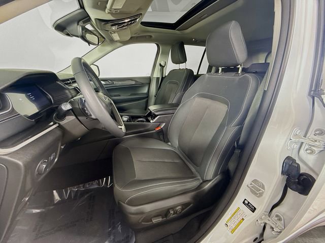 Used 2023 Jeep Grand Cherokee Laredo w/ Luxury Tech Group I image 20