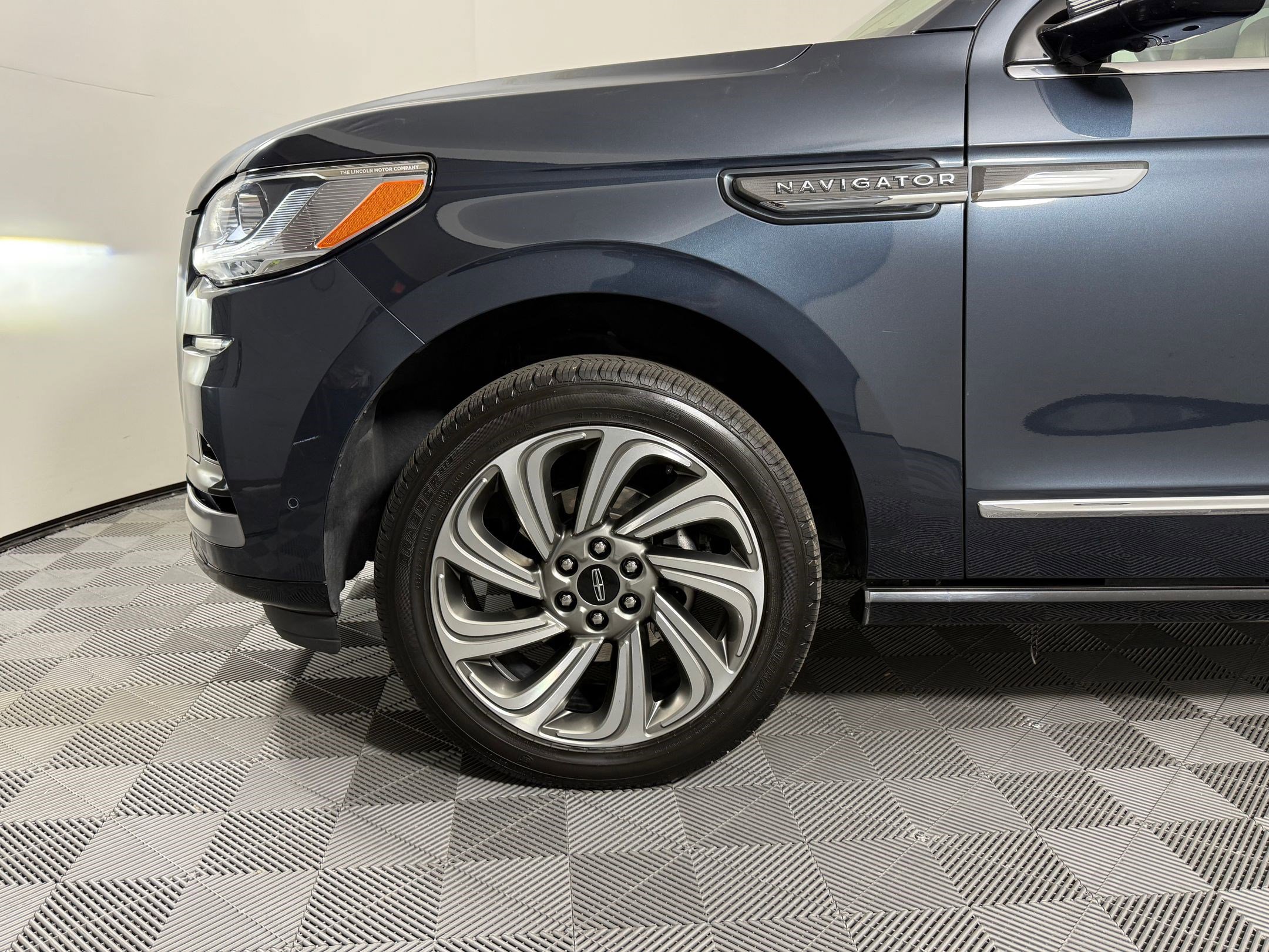 Used 2022 Lincoln Navigator Reserve image 13