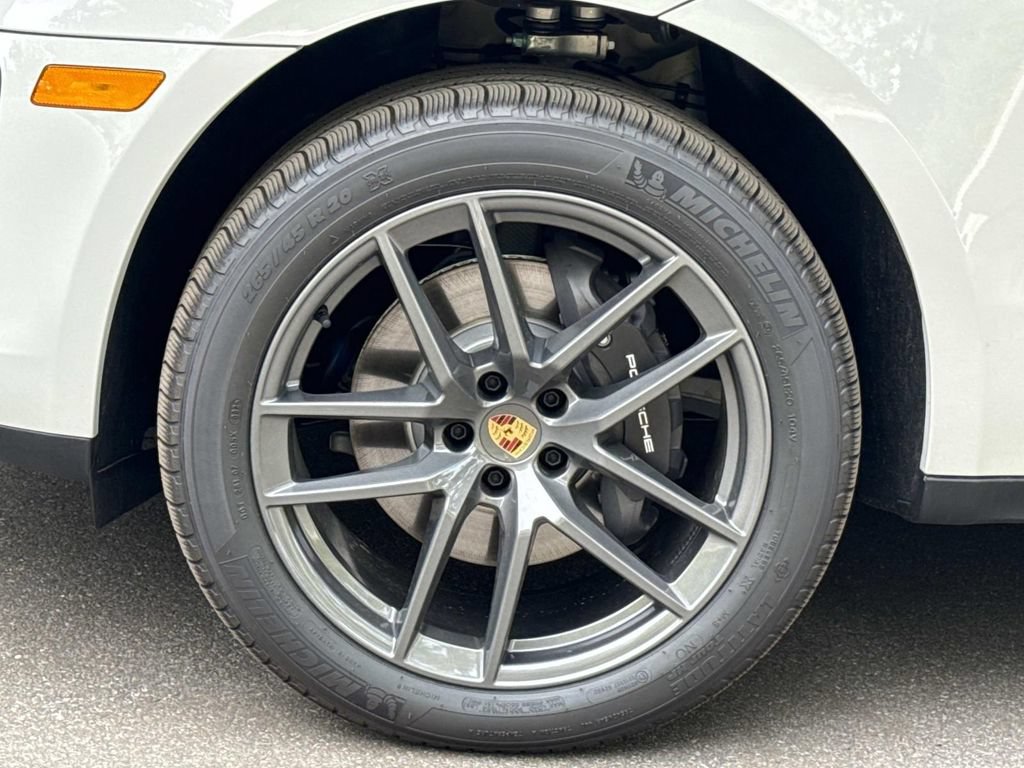 Certified 2025 Porsche Macan Turbo AWD/4WD image 7