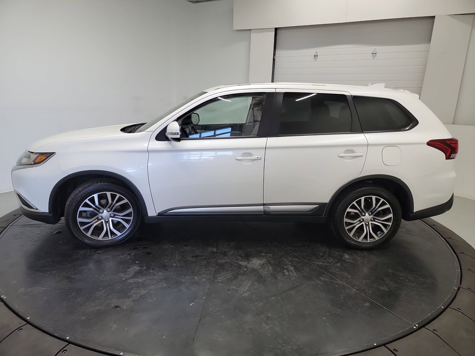 Used 2018 Mitsubishi Outlander ES AWD/4WD image 4