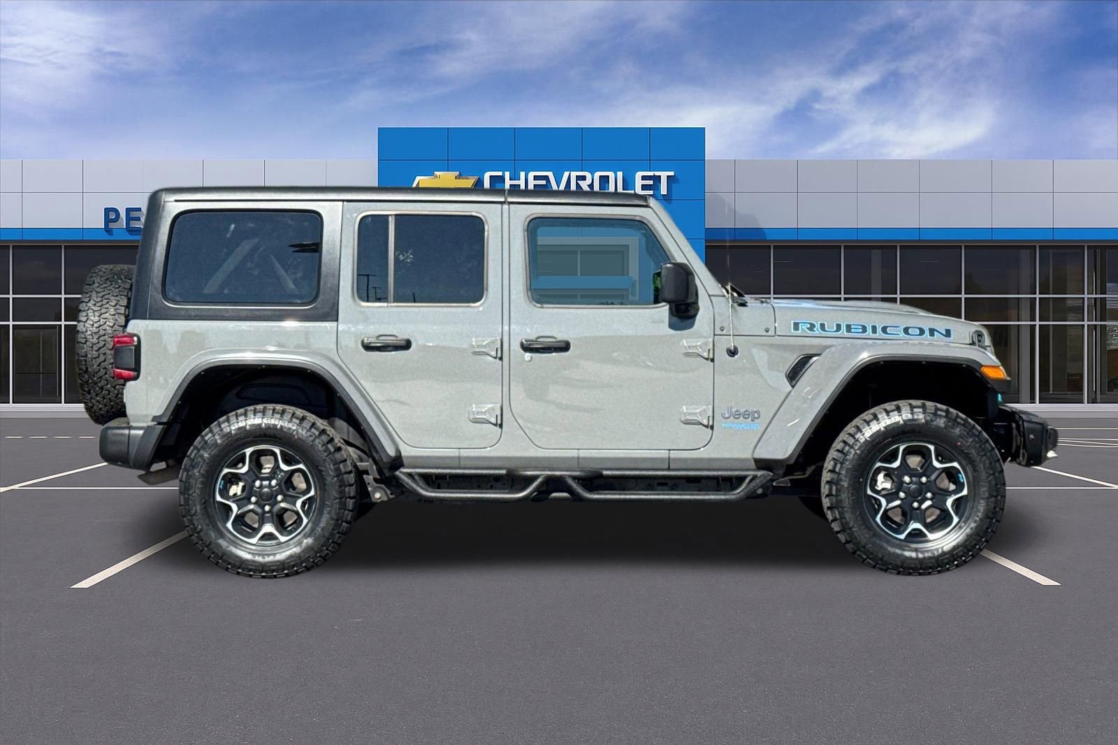 Used 2022 Jeep Wrangler Unlimited Rubicon 4xe w/ Steel Bumper Group AWD/4WD image 3