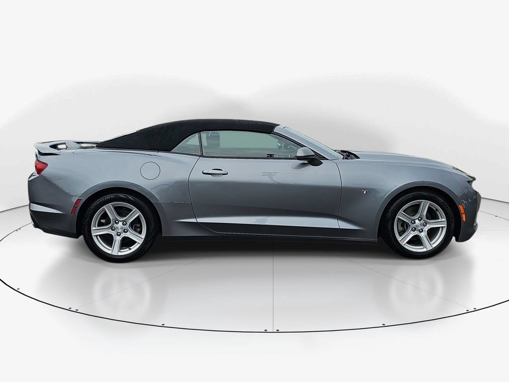 Used 2020 Chevrolet Camaro LT RWD image 5