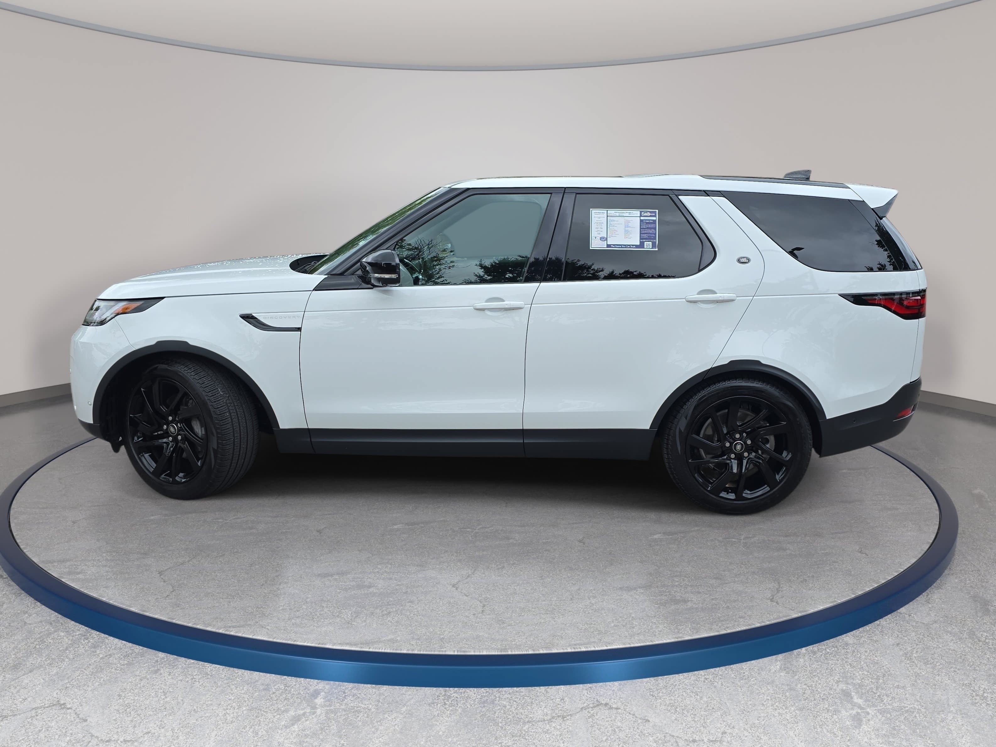Certified 2025 Land Rover Discovery S AWD/4WD image 8