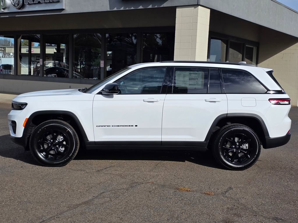 New 2025 Jeep Grand Cherokee Altitude AWD/4WD image 6