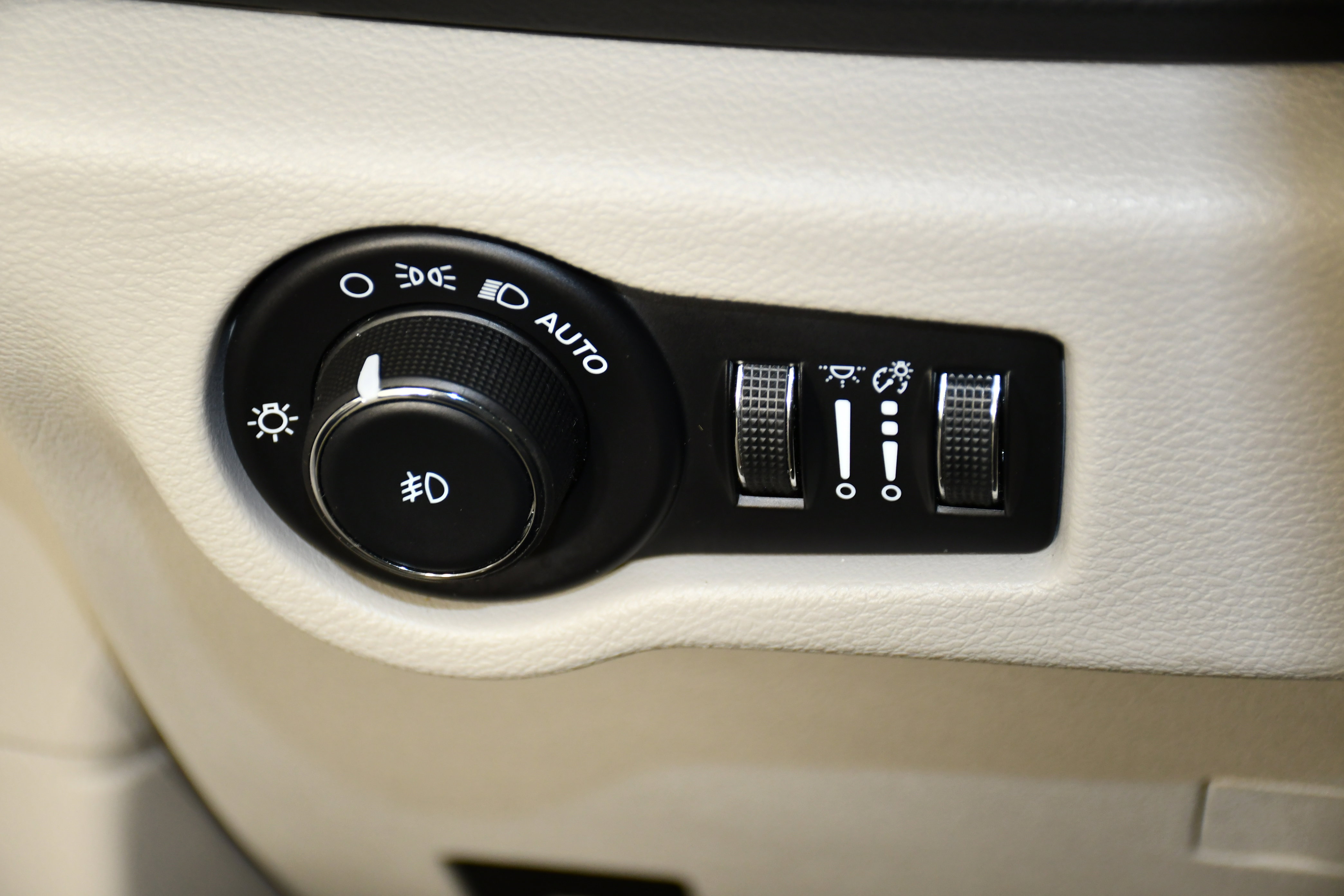 Used 2024 Chrysler Pacifica Touring-L image 36