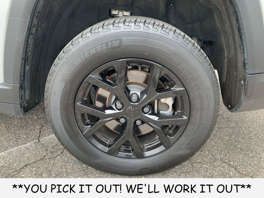 Used 2024 Jeep Grand Cherokee L Altitude RWD image 10