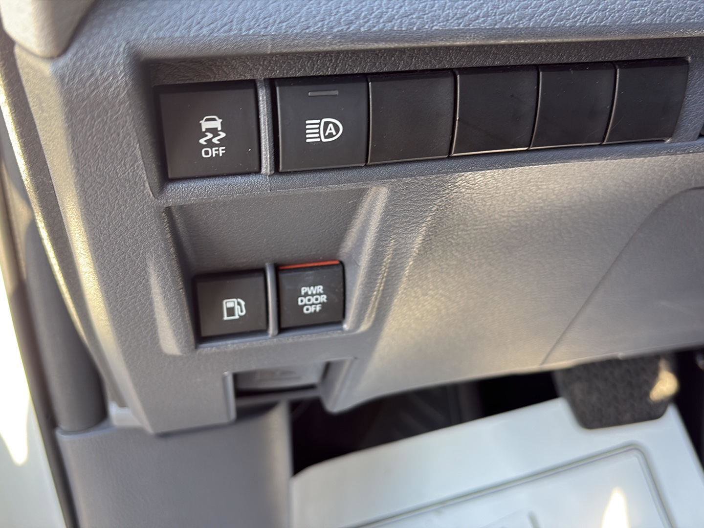 Used 2023 Toyota Sienna XLE image 9