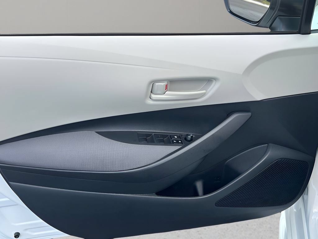 Certified 2025 Toyota Corolla LE FWD image 9
