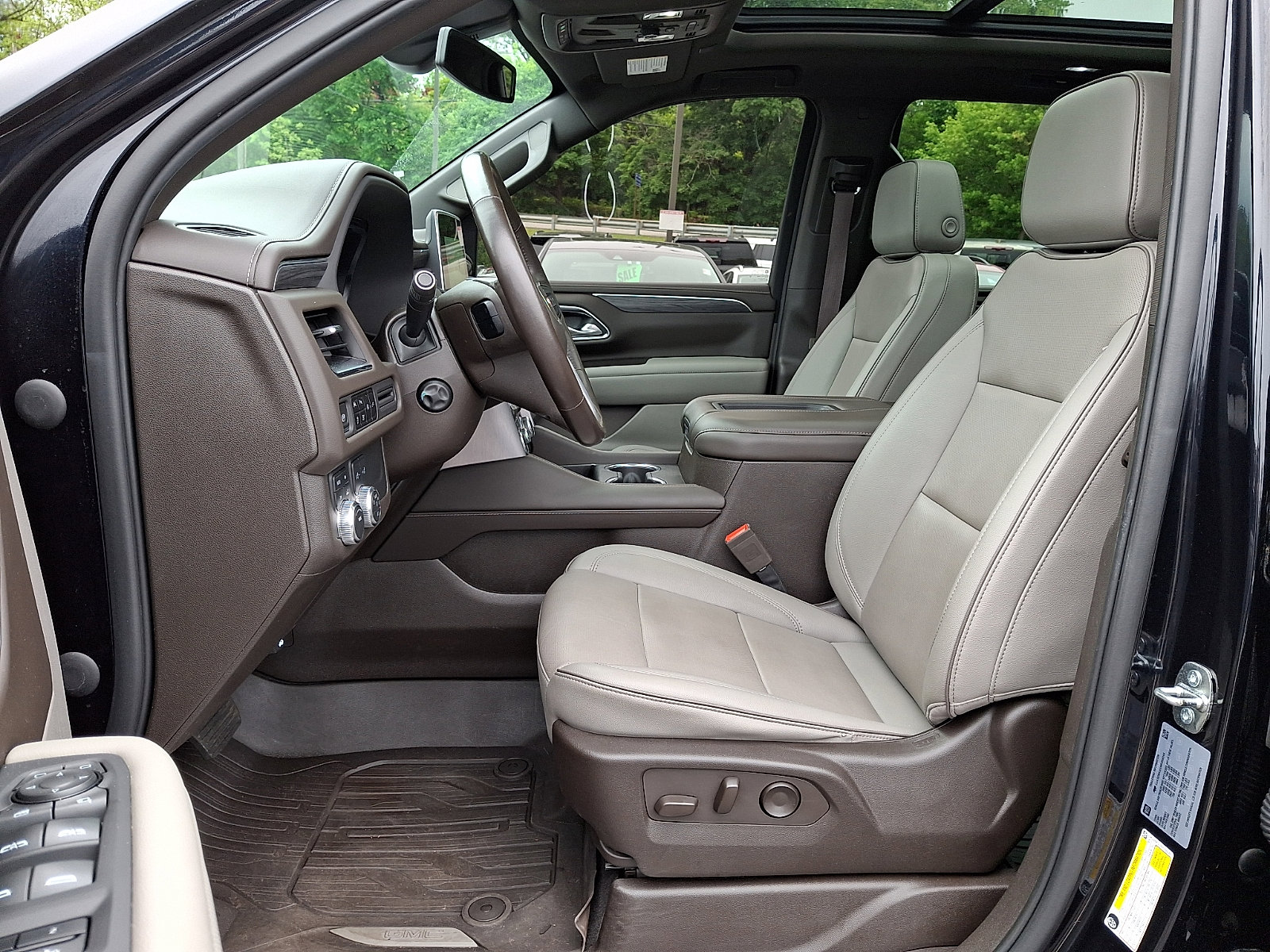 Used 2022 GMC Yukon SLT w/ SLT Premium Package AWD/4WD image 15