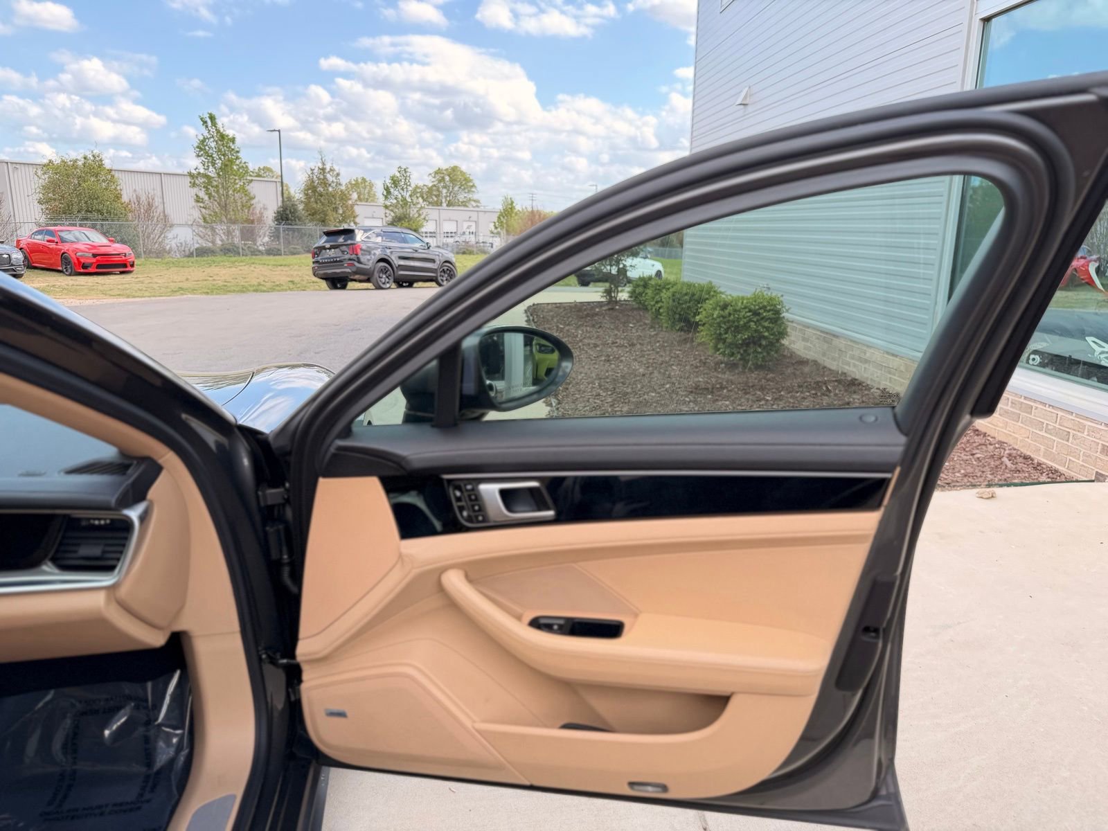 Used 2018 Porsche Panamera 4 image 31