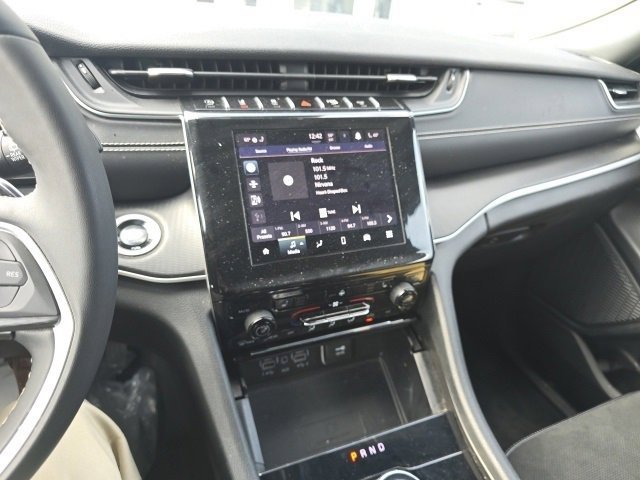 Used 2024 Jeep Grand Cherokee L Laredo image 15