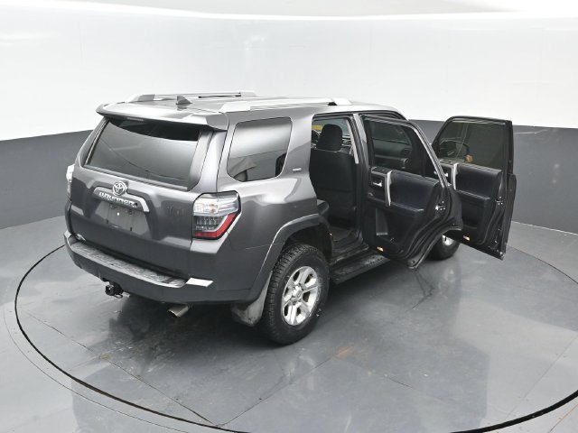 Used 2018 Toyota 4Runner SR5 AWD/4WD image 28