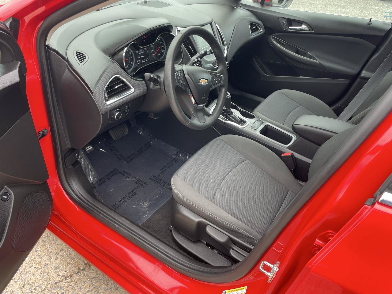 Used 2018 Chevrolet Cruze LT FWD image 32
