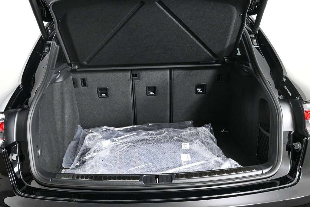 New 2026 Porsche Macan image 32