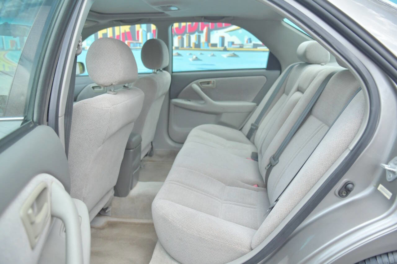 Used 2001 Toyota Camry XLE image 9