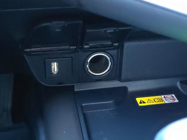 Used 2022 Toyota Camry XLE w/ Navigation Upgrade Package image 38