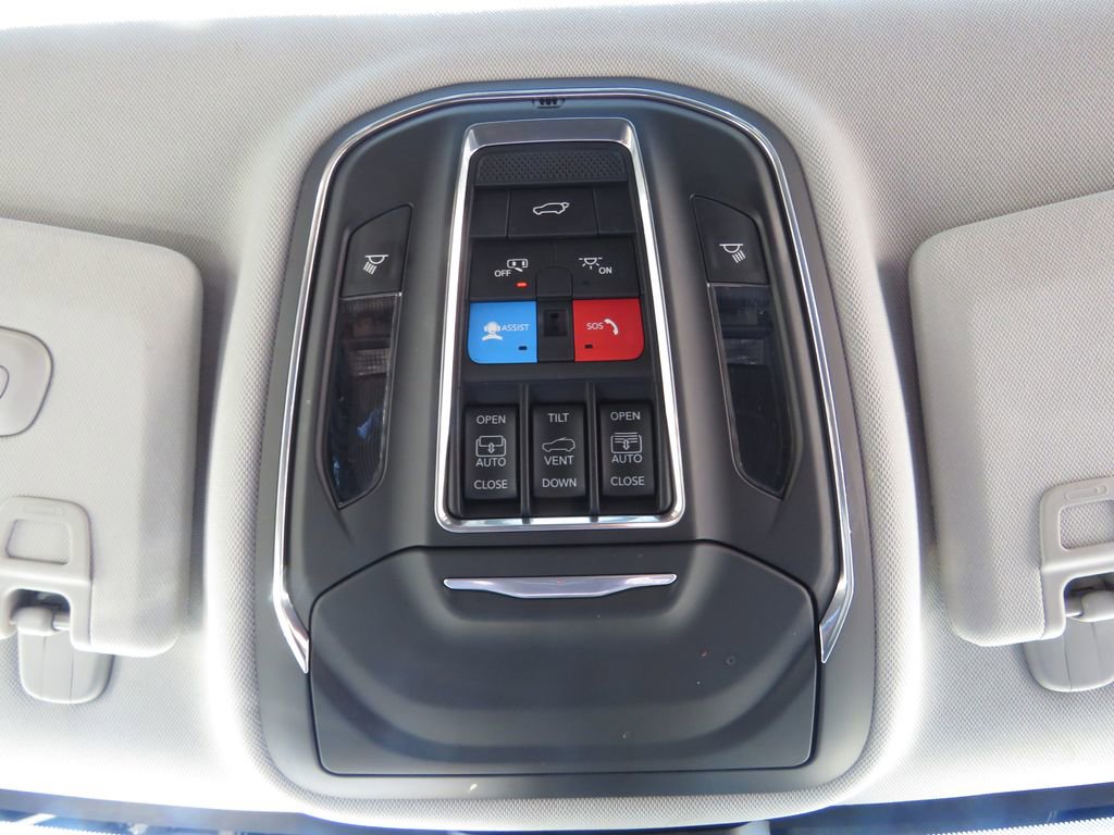 Used 2022 Jeep Grand Cherokee L Limited AWD/4WD image 30