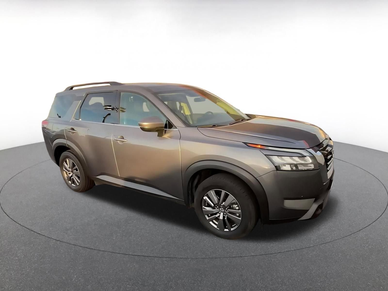 Used 2025 Nissan Pathfinder SV FWD image 2