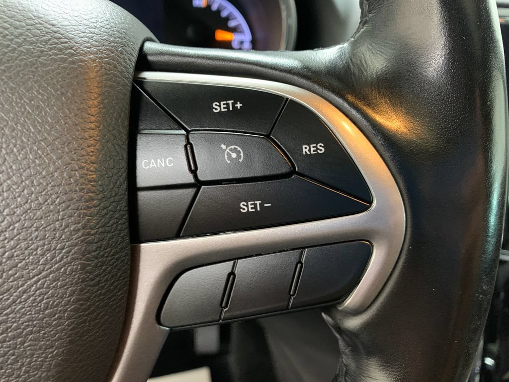 Used 2021 Jeep Grand Cherokee Limited AWD/4WD image 23