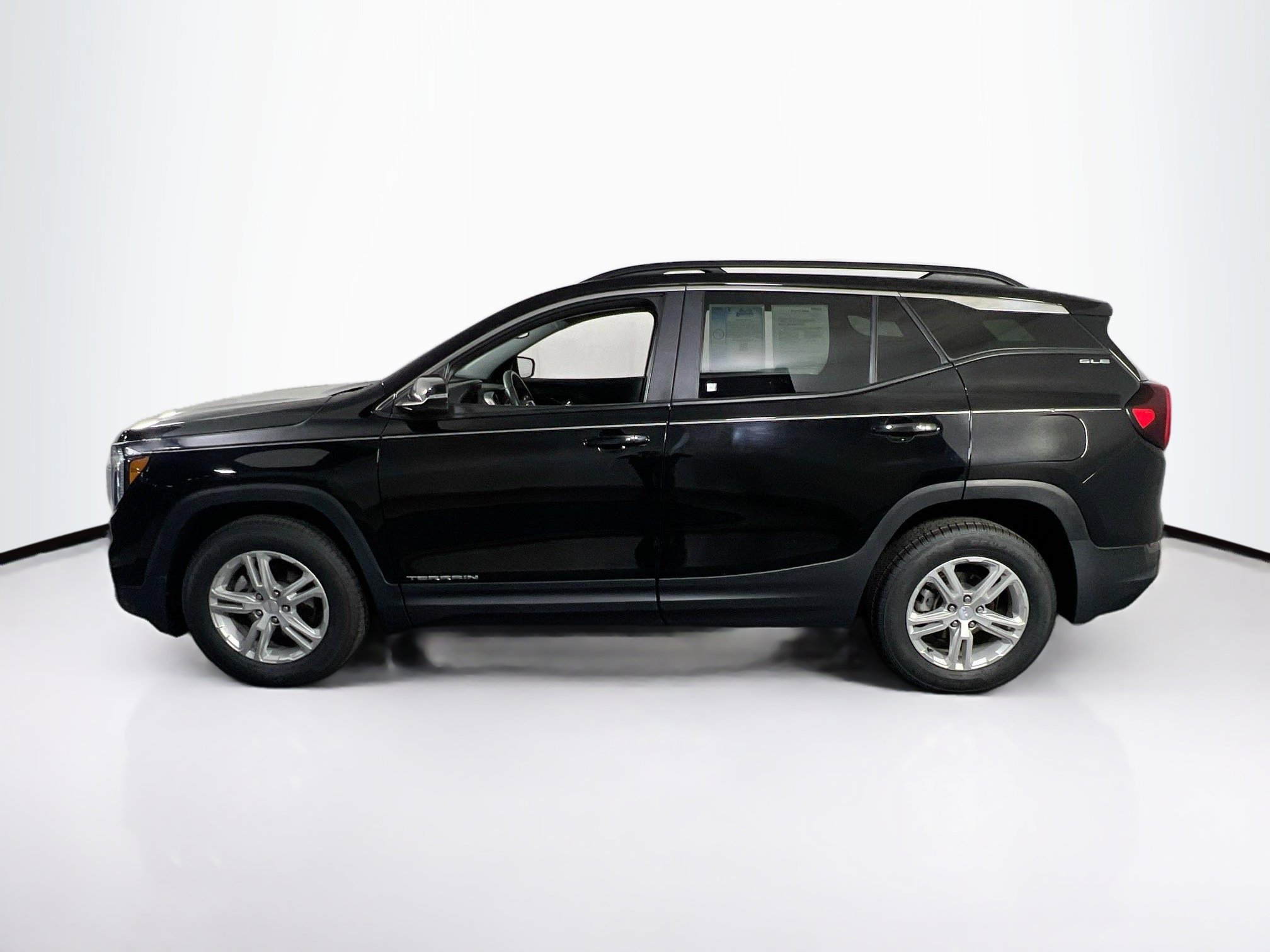 Used 2022 GMC Terrain SLE w/ Driver Convenience Package AWD/4WD image 8