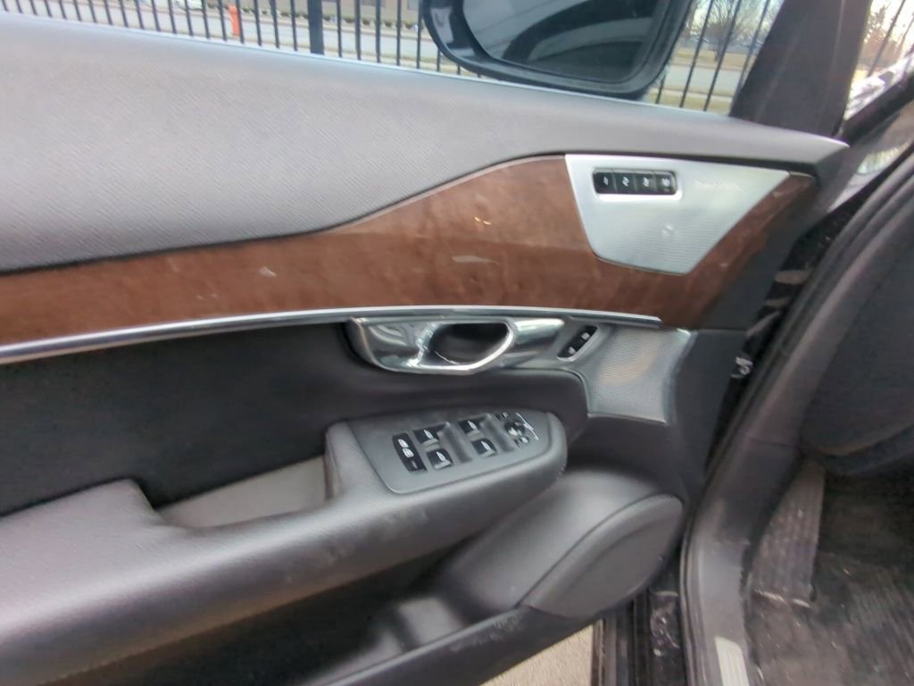 Used 2016 Volvo XC90 T6 Momentum w/ Momentum Plus Package image 8