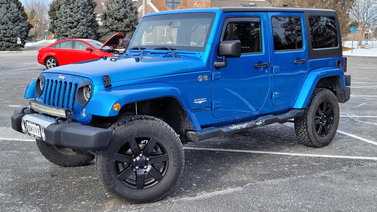 Used 2014 Jeep Wrangler Unlimited Sahara w/ Dual Top Group AWD/4WD image 2